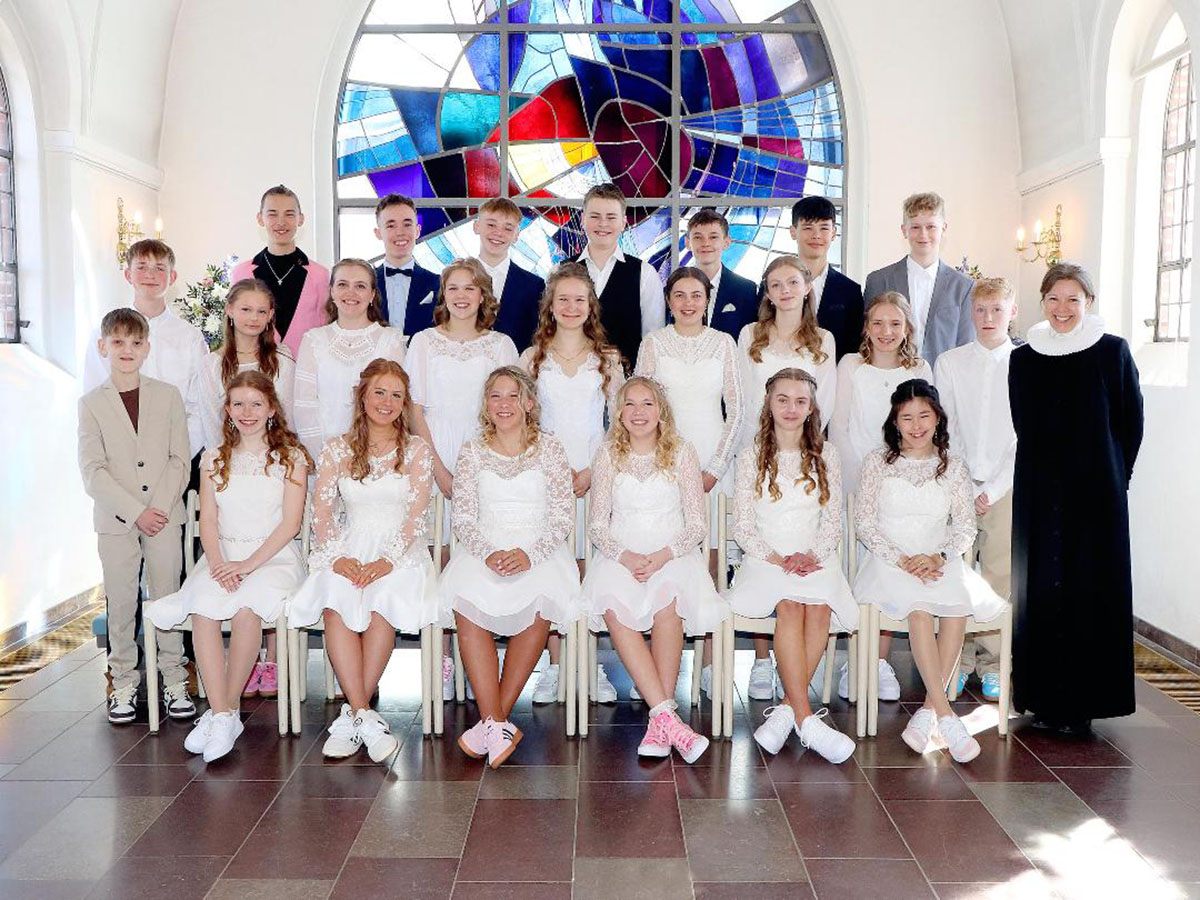 Årets konfirmander i Hjallerup Kirke Årets konfirmander i Hjallerup Kirke