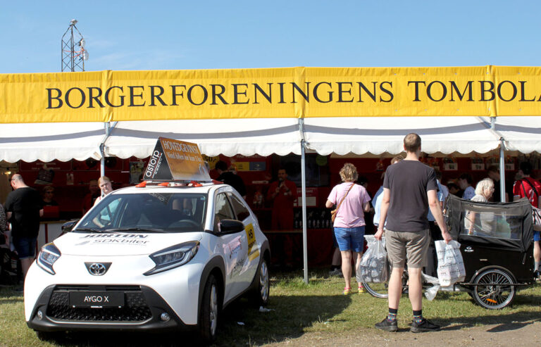 Igen flotte gevinster i borgerforeningens tombola på Hjallerup Marked 2024