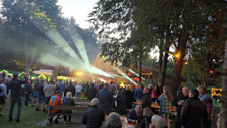 Vellykket sommerkoncert i anlægget i Hjallerup