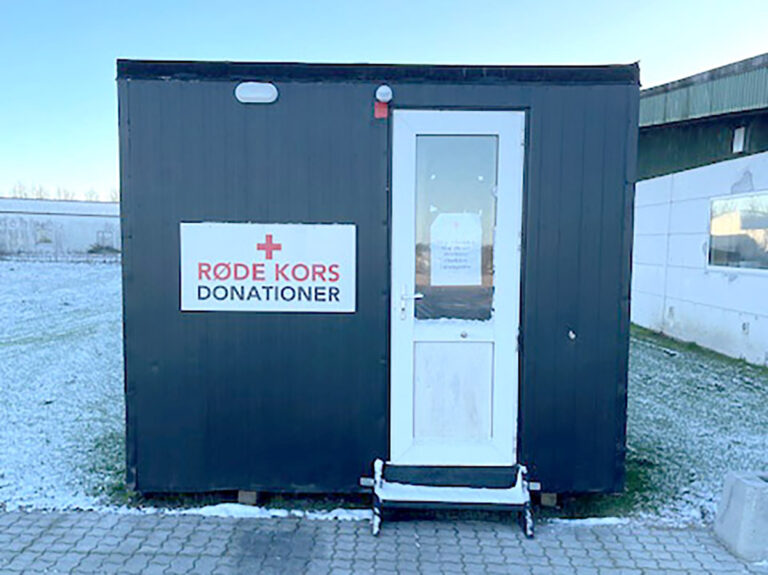 Røde Kors i Hjallerup glæder sig over stor stigning i donationer til butikken