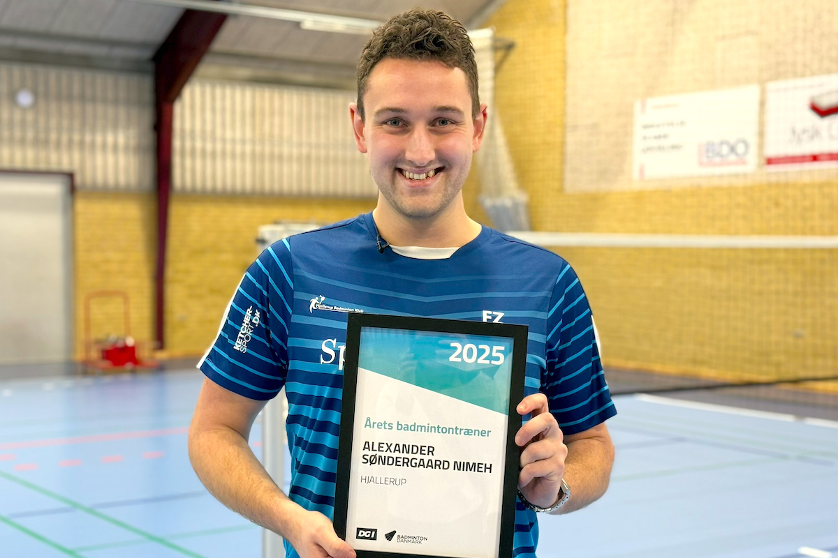 Alexander Søndergaard Nimeh fra Hjallerup B. K. er kåret som “Årets Badmintontræner” i Danmark Alexander Søndergaard Nimeh fra Hjallerup B. K. er kåret som “Årets Badmintontræner” i Danmark