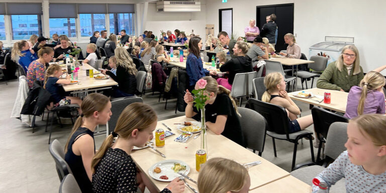 Fredagsfest, forårssæson og forældreråb
