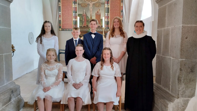 Konfirmanderne i Hellevad Kirke