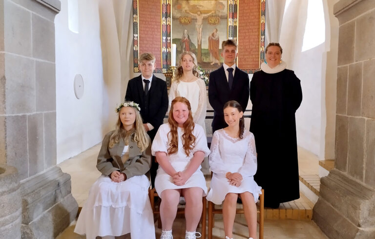 Konfirmanderne i Hellevad Kirke