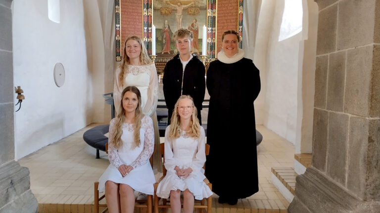 Konfirmanderne i Hellevad Kirke