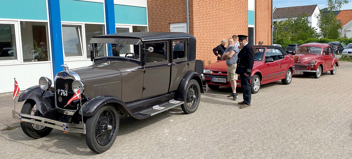 Beboerne på Plejecentret Stengården på tur i veteranbiler til Mekanisk Museum Beboerne på Plejecentret Stengården på tur i veteranbiler til Mekanisk Museum