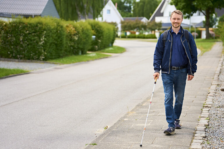 På trods af sit eget synshandicap hjælper Søren andre, der står i samme situation, når synet svigter