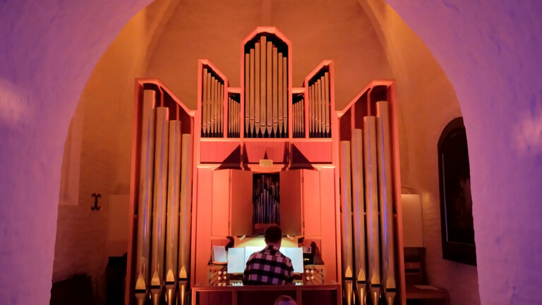 Lyriske postludier over aftensalmer i Hellevad Kirke