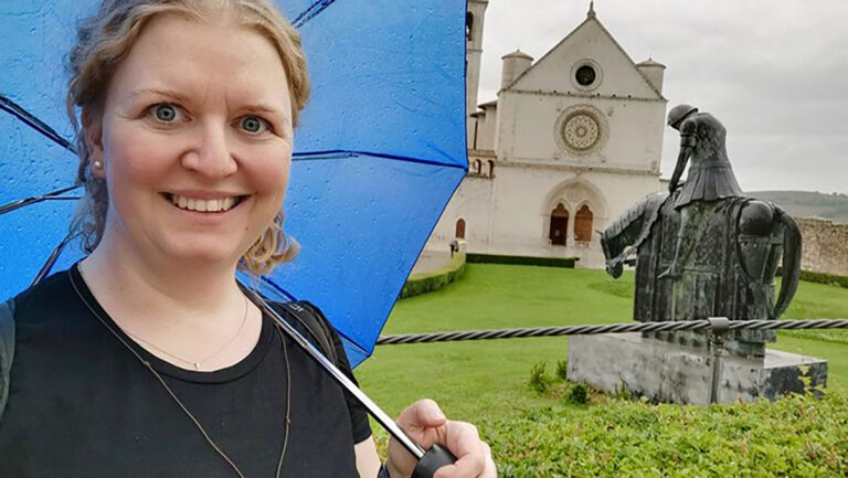 Mad og foredrag om pilgrims­rejse til Assisi