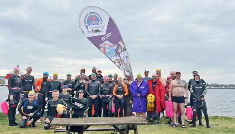 Open Water sæsonen er skudt i gang: 24 Timer i Hjallerup samlede 34 svømmere til Danmark Svøm Ud