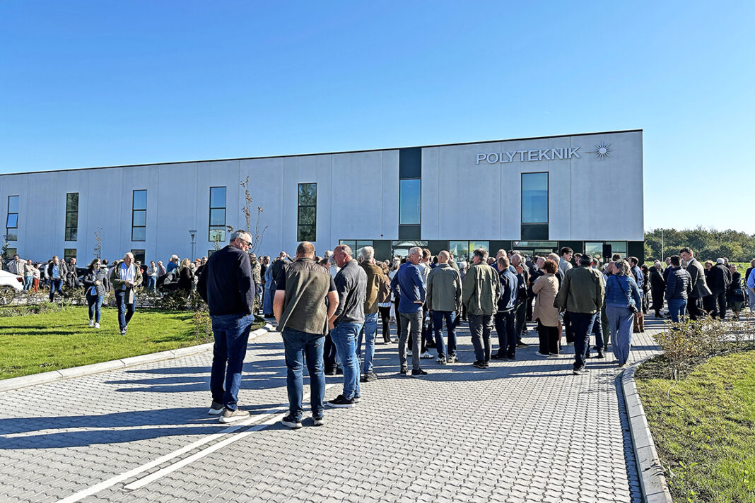 Fire sakse klippede Polyteknik ind i en ny æra Fire sakse klippede Polyteknik ind i en ny æra